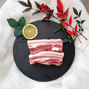 "전남 무안 초은농장에서는 건강하고 맛있는 한돈, 한우를 생산합니다. 친환경 방법으로 재배하여 최상의 품질과 맛을 제공합니다. 맛있는 고기를 원하시면 저희 초은농장에서 구매해 보세요." (feat. chatGPT)