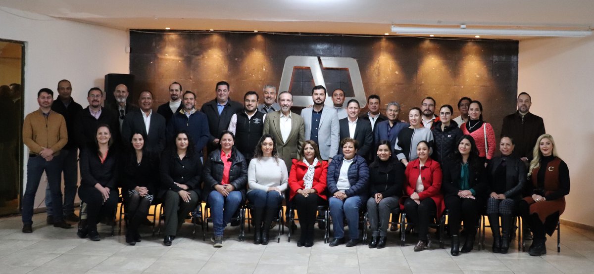 Los profesionistas de Durango contribuyen a un mejor Durango.

Secretario General de Gobierno Ing. <a href="/HectorVelaV/">Héctor E. Vela V.</a> asiste a la asamblea de la <a href="/DGOFECOP/">FECOP</a> a cargo del <a href="/arquitectoruval/">Alejandro Ruvalcaba Díaz</a> en donde entablaron una charla propositiva para trabajar en unidad por nuestro estado.
