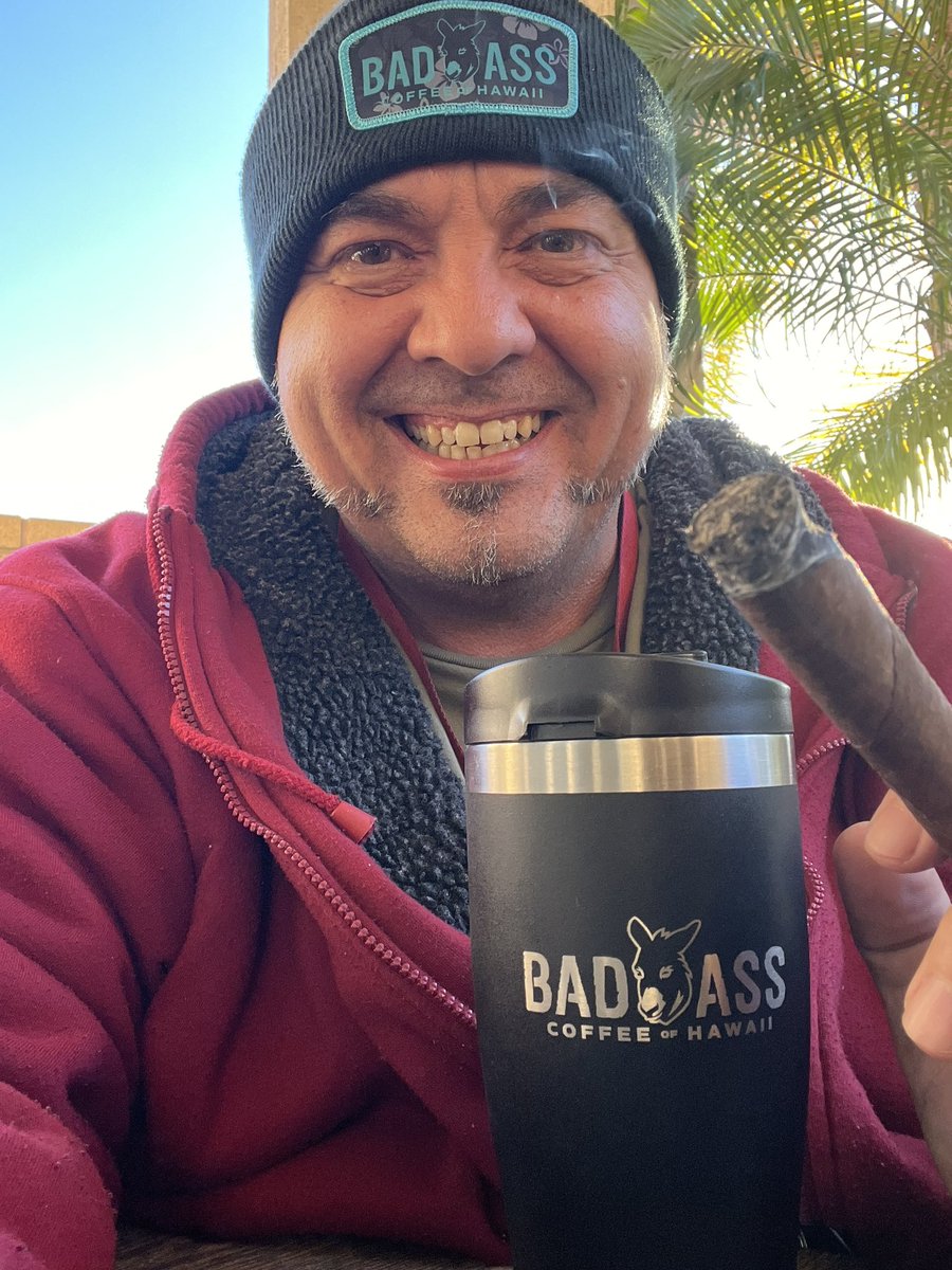 TouradjT's tweet photo. Unwind time!
#Cigar #cigars #cigarz #cigaroclock https://t.co/IsC3xsEFtS