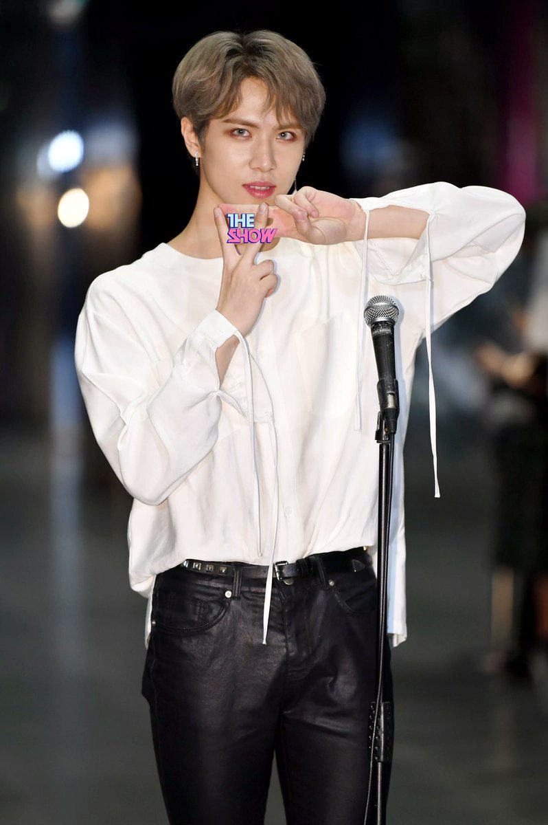 dehantwt's tweet photo. ⠀‣ㅤ 𝗞𝗜𝗠ㅤ 🜲ㅤ 𝗗𝗘𝗛𝗔𝗡ㅤ ⋆ㅤ nēwㅤ ␥⠀ 𝘂𝗽 ㅤ —ㅤ d𝖺tǝㅤ :ㅤ  @ 𝗧𝗛𝗘 𝗦𝗛𝗢𝗪   ˳ https://t.co/g7IeHrxptn