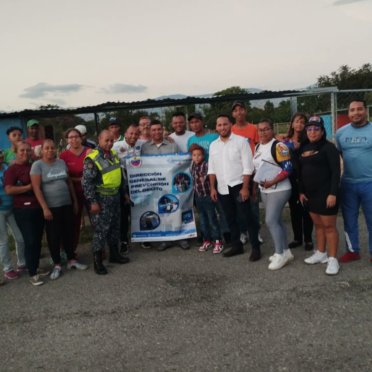 DPDARAGUA1's tweet photo. #20Enero| #DPDOficial |
Junto al poder popular seguiremos trabajando para la consolidación de una nueva cultura preventiva, bajo las instrucciones del ciudadano Ministro @CeballosIchaso1 y de nuestra Gobernadora @Soykarinacarpio
#PuebloLegislador
#SomosPrevención https://t.co/n7Nv07OMIZ