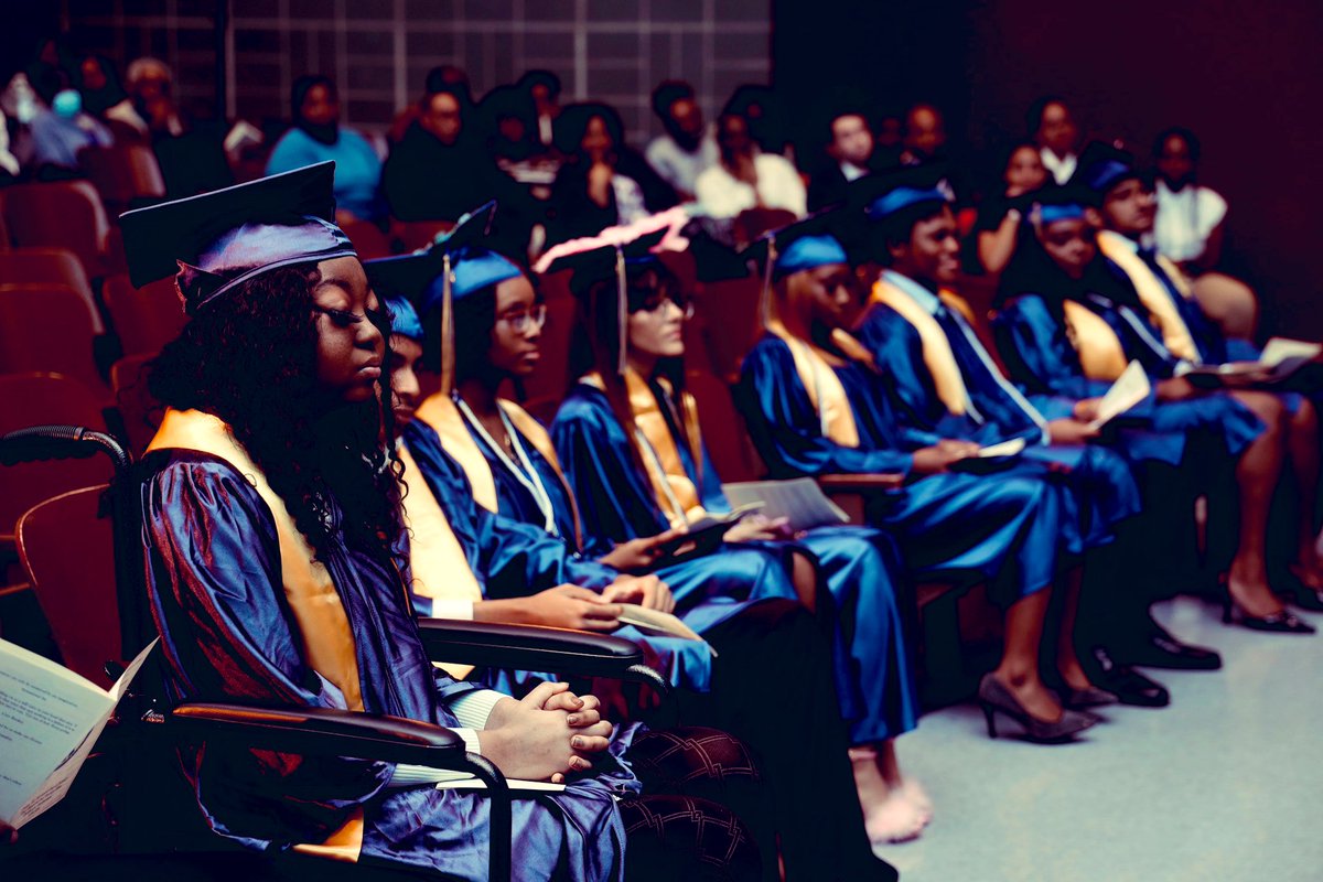 PCPSTRAILBLAZER's tweet photo. “Today is one of MANY victories you all will experience in life” -@Dr_JVanEss
We are beyond proud of our January graduating class of 2023.
@SylvanHaseley @LeroyComrie @davis_fia
#SensationalSix #Graduation #Excellence #PathwaysProud #Graduation #EarlyGraduate https://t.co/JSre1RkP8k