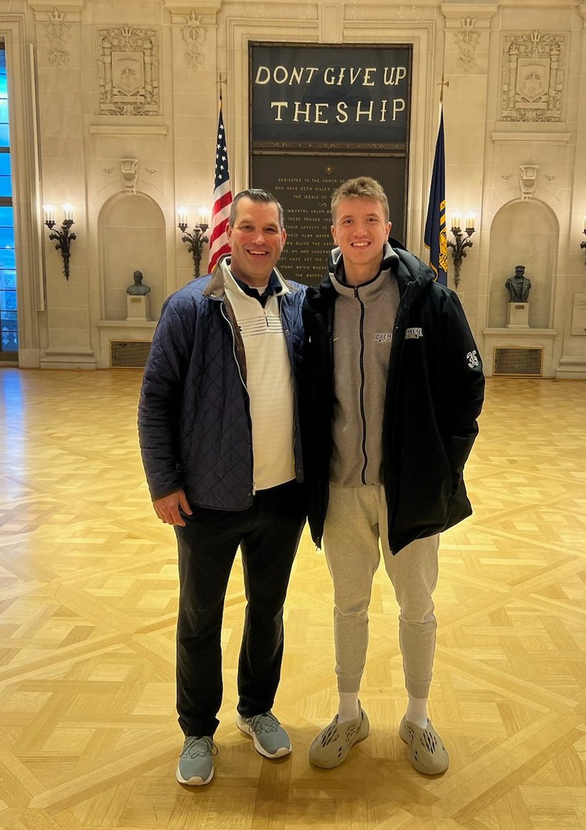 FredoniaHSathl1's tweet image. Fredonia HS alum and 1000 pt scorer Tyler Putney meeting up with another Fredonia alum and 2000 point scorer, Michael Heary when Tyler's Daemen basketball team visited Washington DC recently. Heary was a former All WNY player of the year. @TheObserverNY @FredoniaCSD