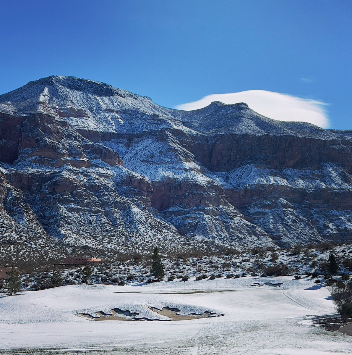 CopperRockGolf's tweet photo. Enjoyed a rare #SnowDay @ The Rock… Time to move on… Golf is back on tomorrow. ⛳️ 😎 #SouthernUtah #PlaceToBe #CopperRock #CopperRockGolf #CopperRockGolfCourse #Golf #Snow #Zion #StGeorge #GolfSoUtah #Palm #Canon https://t.co/XVEf50hD2x