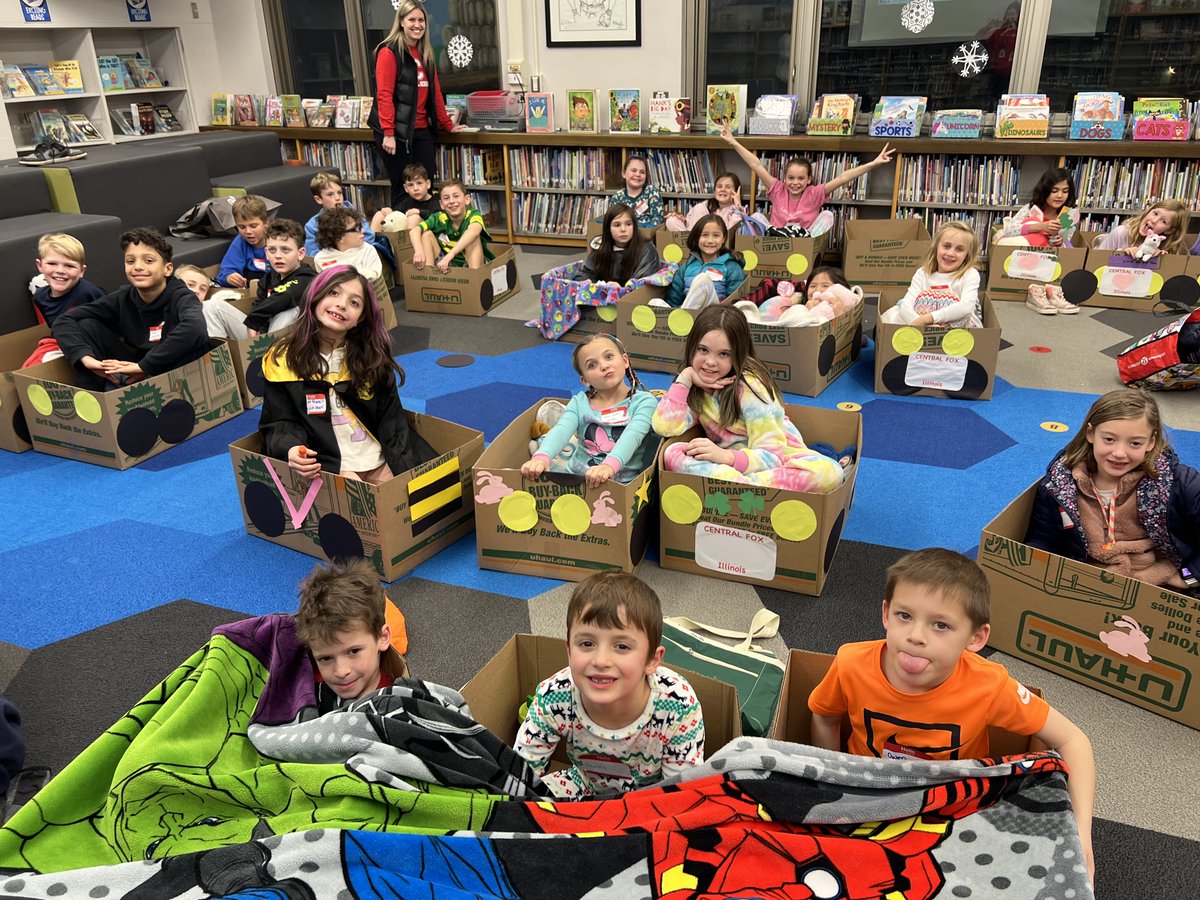 BeckyLittmann's tweet photo. We are having fun  with students tonight at our PTA's drive in movie event! @Wilmette39 @ExploreCentral https://t.co/yJ0oeUzedB