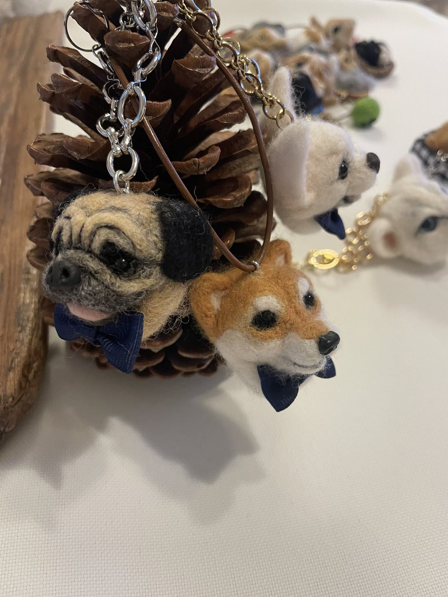 ranneedlefelt's tweet photo. 寒いですが、お天気で良かったです！
本日はよろしくお願いいたします♪

イベント限定アイテムのキーホルダー
お迎えお待ちしてます(*'-'*)

#羊毛フェルト
#hmj2023 
#hmj_fes 
#ハンドメイドジャパンフェス https://t.co/M8kgYyCdGA