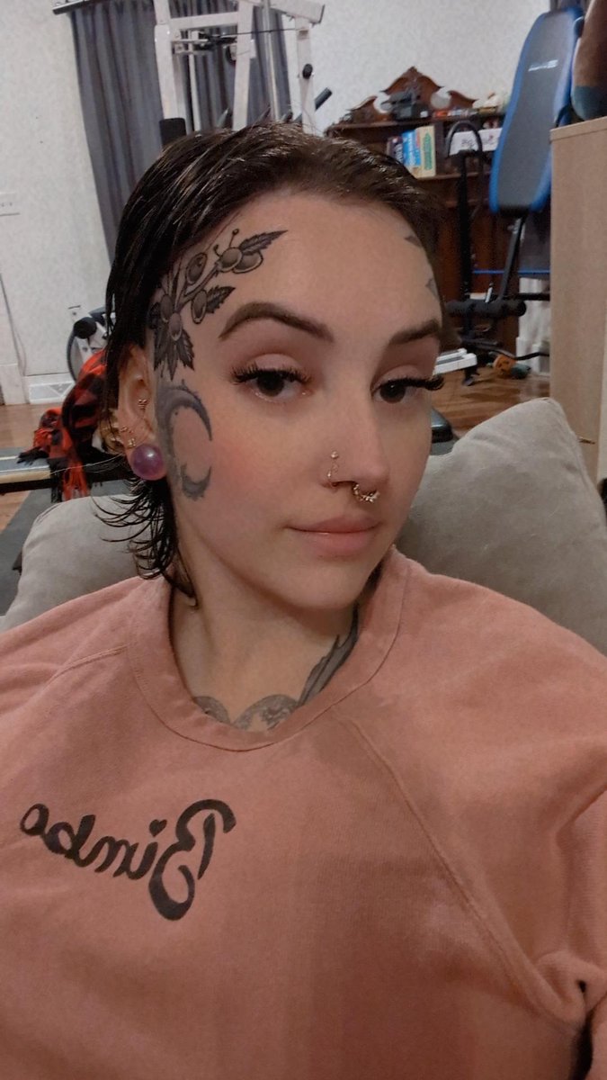 Charlotte🎃🖤🏳️‍⚧️ on Twitter "Took off the wrap and it looks so good. I