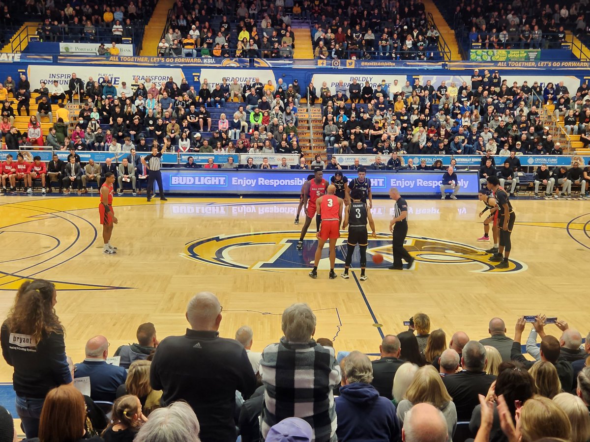 TribSportsLady's tweet image. Ball State at Kent State. Life is good.  #KentState #flashes #BallState #Cardinals #NCAAMBB