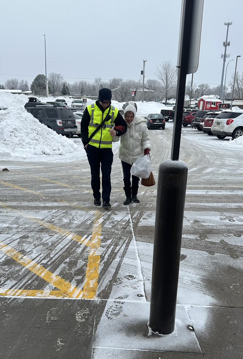 SiouxFallsFire's tweet photo. It only takes a moment to look out for one another...

#WeAreSFFR #Service https://t.co/C6IoC5Ca5g