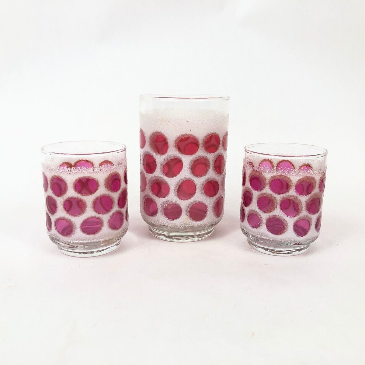 Check out Libbey Concord Cranberry White Coin Frosted Polka Dot Drinking Juice Glasses EUC ebay.com/itm/4041179773…

#vintageglassware #midcenturyglasses #cranberryglass #libbeyglassware #coinglassware #roguesestatejewelry