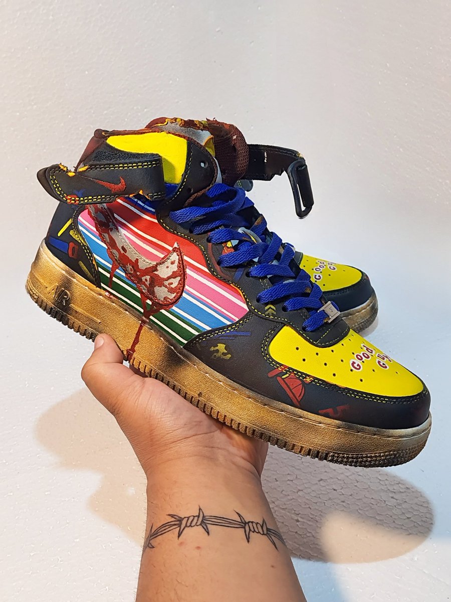 Trampo finalizado ❤️‍🔥
Insta: @ the.big.beetle
#custom #Chucky #chuckyseason2 #Nike