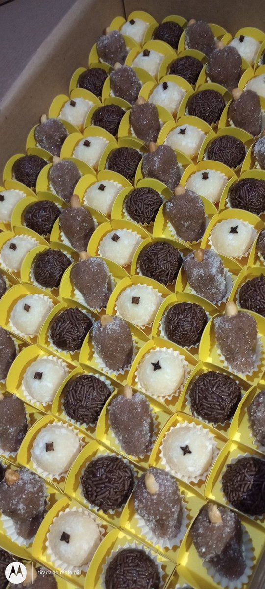 hannacosendey1's tweet image. Maravilha de doces!
.
.
.
.
.
.
.
#confeitariaporamor #brigadeiro #docinhos #festabbb23 #2023NewYear #NewPost #goodnight