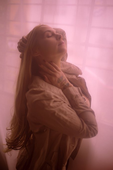 Happy Friday I&rsquo;m available video chat &amp; more ✨😻 https://t.co/uWhsskyzYD Pic credit @FaustenbergVon https://t<a href="/tag/p4yp"class="tags"><span>#p4yp</span></a>