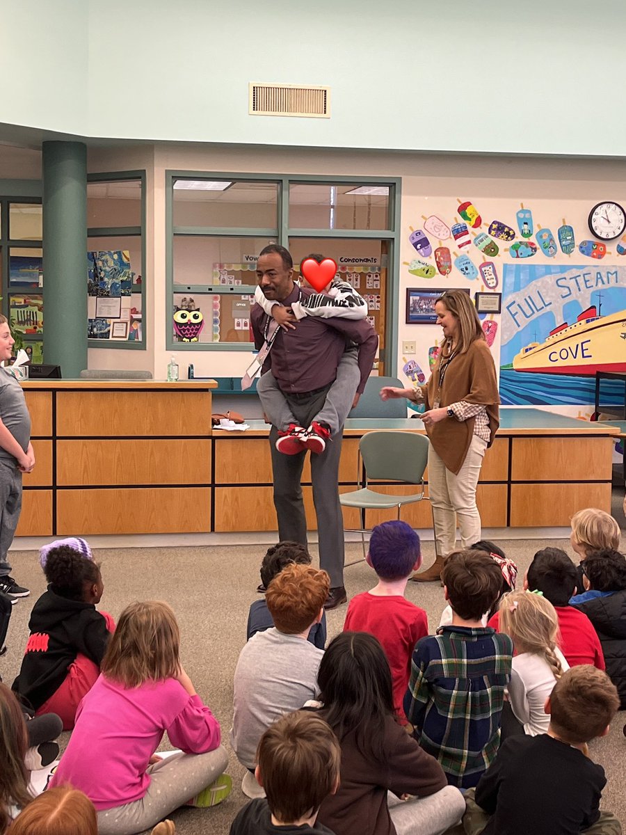 Dr. Andre Morgan visited our Cove Gr 2 students today discuss the historical context of the Civil Rights movement and to help them internalize the unit vocabulary. @beverly_schools <a href="/CoveSchoolOwls/">Cove Elementary School</a>