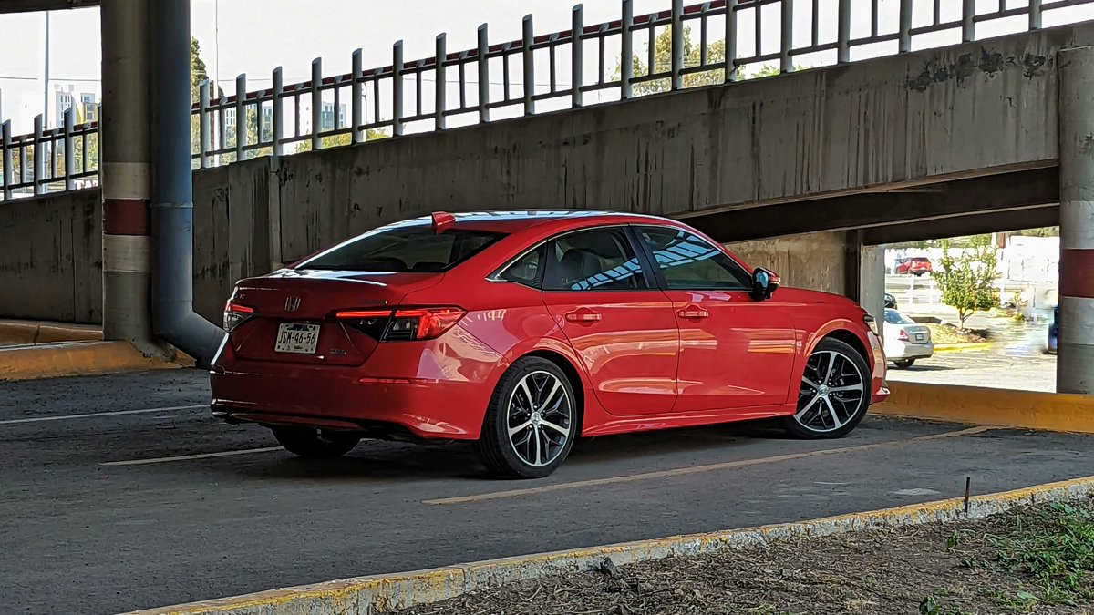 ConductoresAlAz's tweet photo. En aspectos generales, el que compra este auto es el que busca una opción muy confiable, con una de las líneas más bonitas de su segmento, es un auto completo, y si no te importa el costo créeme que será una opción de 10. @HondaMexico https://t.co/M703xZFXcp