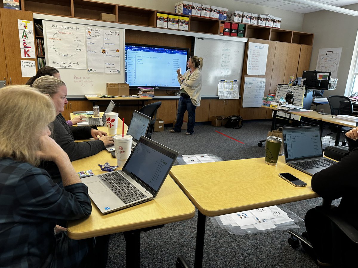 SalleeClark's tweet photo. Love starting my day with Ts & @MicrosoftEDU 💜
The @CastleberryElem 2nd grade Ts are getting Reading Progress ready to roll! 🙌
@MrsBalster did an AMAZING job leading us through the @Canvas_by_Inst & @MicrosoftTeams set up!
#MicrosoftEDU #MIEExpert #Castleberryisd #Jenallee https://t.co/TdYTc27uq3