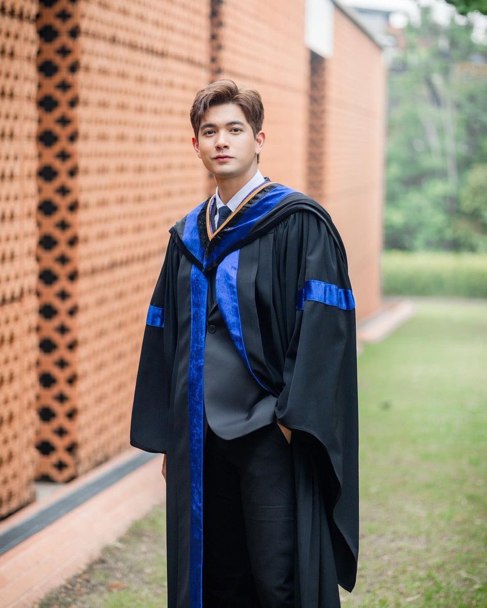 MooNupuycham's tweet photo. ช่างเป็นความสำเร็จที่น่าประทับใจ

Kem's Graduation Day

#HussaweeGraduation
#เข้มแฮ๊บปี้วันนี้รับปริญญา https://t.co/EJHv7KiRmh