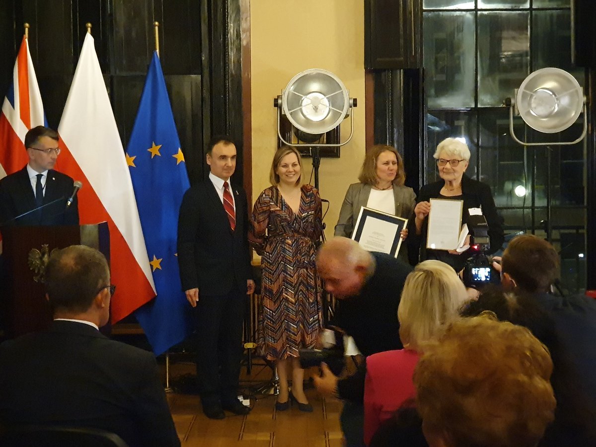ForumFPSN's tweet photo. @PolskaMacierz gratulujemy pięknego jubileuszu 70-lecia działalności na rzecz edukacji polonijnej w Anglii! https://t.co/ZDZJYIs1V8