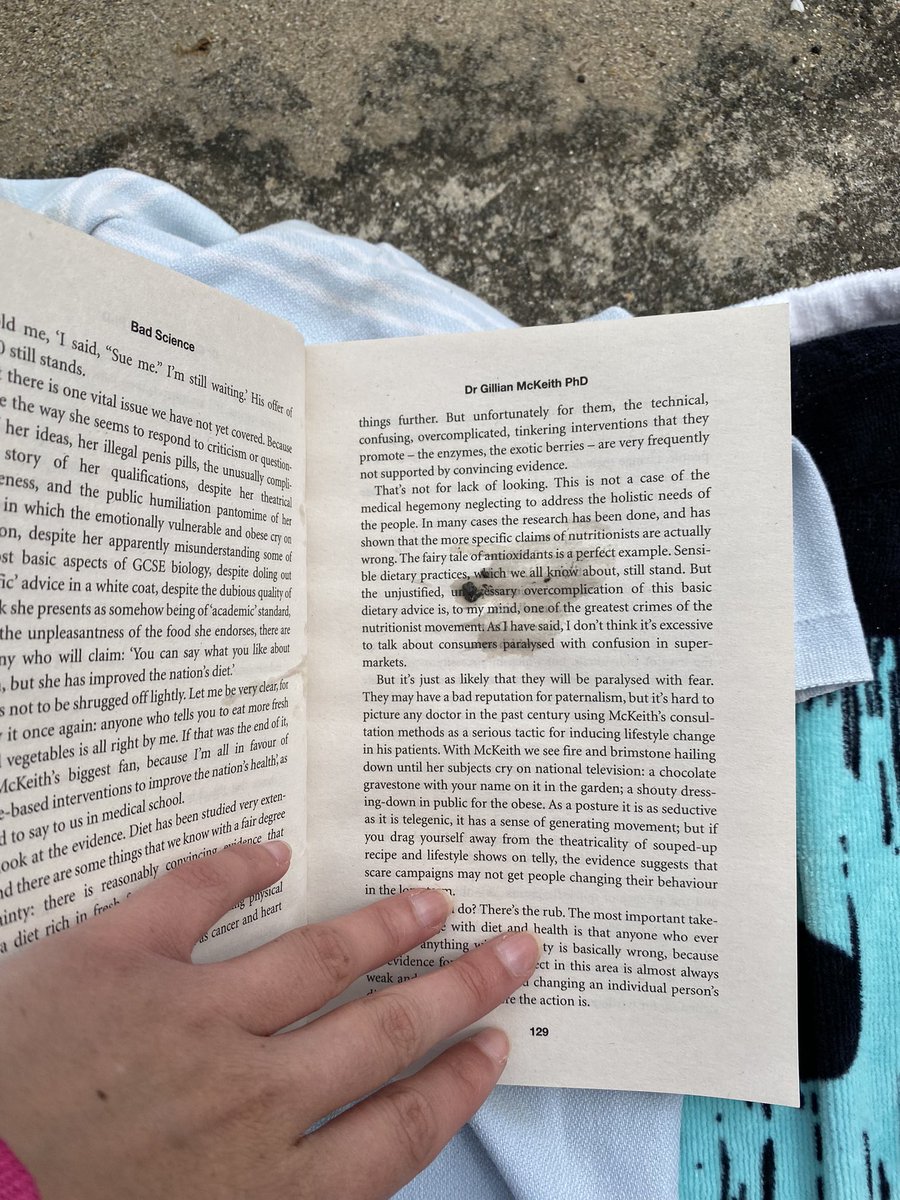 Reading @bengoldacre’s #BadScience at the beach this morning… a seagull decided to land a 💩 right on this page 😗😅