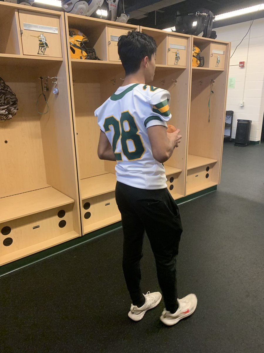 Dshxvi's tweet photo. Had a great time today at @stnorbert college visit. Thanks to @CharlieDrewek and @CoachDanMcCarty for the time! #GoGreenKnights https://t.co/YlRxYnX6A6