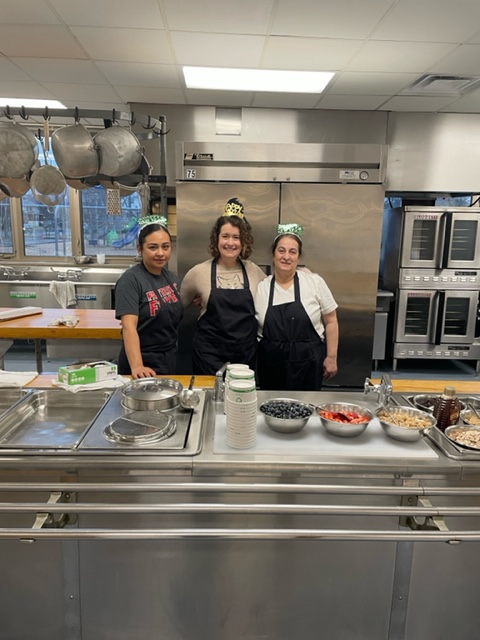 BeckyLittmann's tweet photo. Our annual New Year's breakfast with staff was a HUGE hit. It was fun reconnecting with each other after winter break.  We would like to thank our amazing cooking staff for sharing their time and talents with us.  @Wilmette39 @ExploreCentral https://t.co/T7UbsU6BaZ