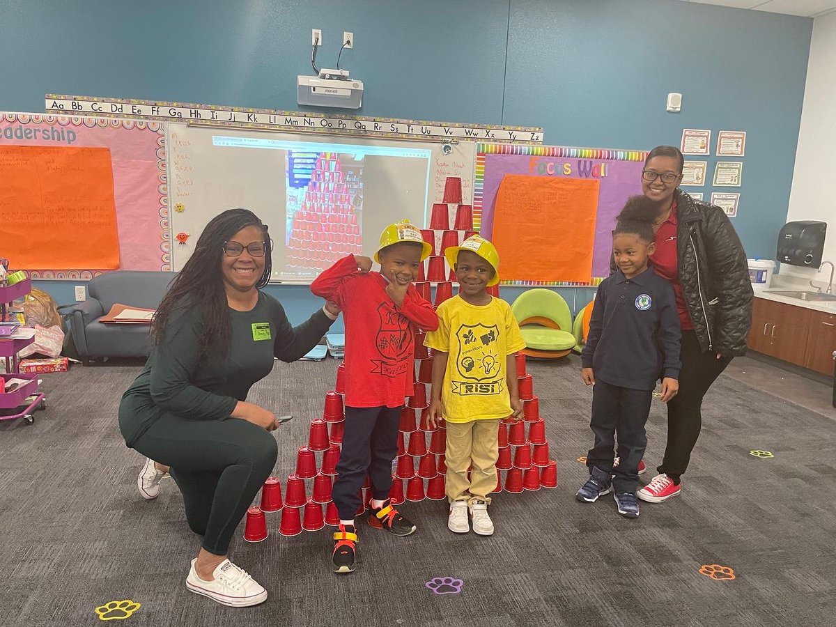 jomackeymagnet's tweet photo. Busy day at JMA! It was the 100th day of school and our newly appointed student council students were sworn in by Judge Jones. #JMAallday #K8isGreat #LeadershipMatters #TeamMackey @ClarkCountySch @CCSDMagnet @ACherronWomack https://t.co/Y3IuRIguMf