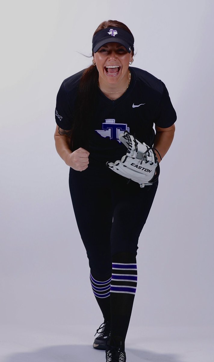 jen_medford's tweet photo. Senior year!!! Let the best time of the year begin!!!!! #bleedpurple #tarletonsoftball #SENIOR https://t.co/ucOP0hPu1U