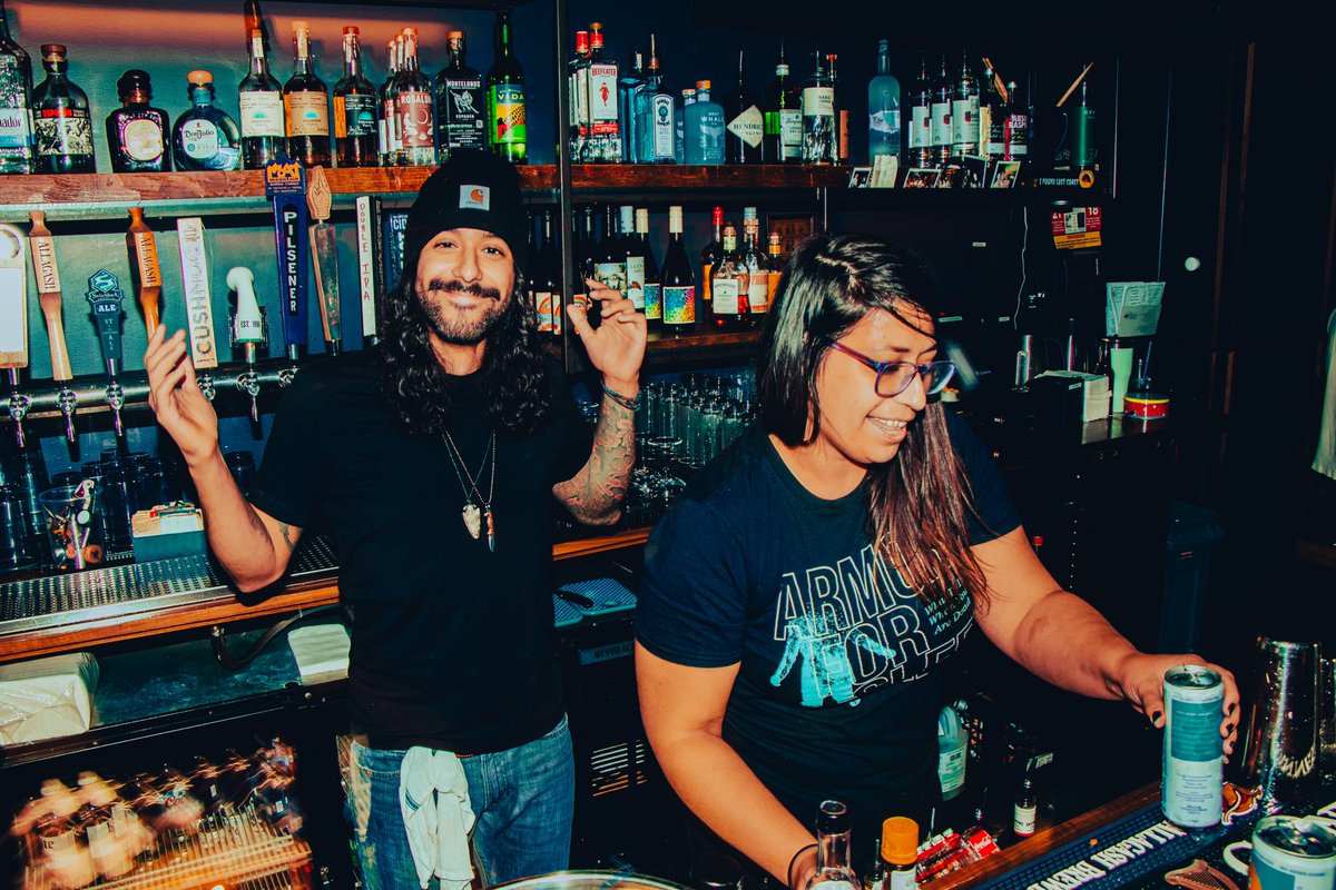 shotbykelty's tweet photo. some of the best bartenders in the biz @pressroomnh 🥂 https://t.co/XG7D2Cp0IV