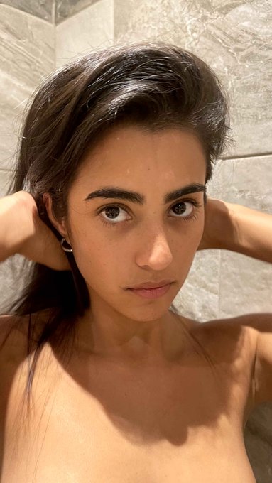 Aweeesomeeee! More dollars in :) Bathroom selfies   https://t.co/ZvkRqFx9QA https://t.co/99JFEFYS8F<a href="/tag/india"class="tags"><span>#india</span></a><a href="/tag/agra"class="tags"><span>#agra</span></a><a href="/tag/tajmahal"class="tags"><span>#tajmahal</span></a>