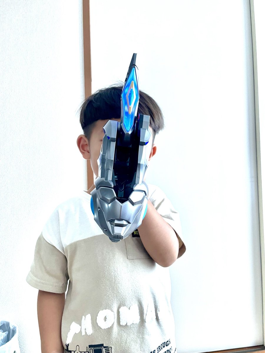 「#ウルトラマンデッカー 最終回。初めてムスッコがハマったウルトラマン。初めて変身」|ささきさきじ 【デザフェス B-49】のイラスト
