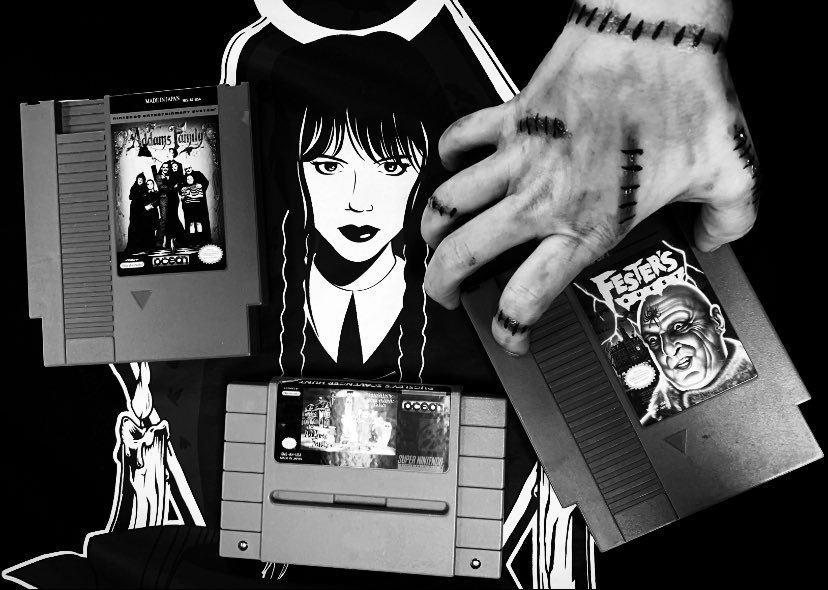 Linksliltri4ce's tweet photo. Did somebody say it’s Wednesday 🖤🕷
Had the need to do some artsy makeup at work - so I threw together a Thing look with ink pens, eyeliner and eyeshadow, and some strawberry jelly. 😂
#AddamsFamily #FestersQuest #PugsleysScavengerHunt #NES #SNES #Nintendo #SuperNintendo https://t.co/jMK72dVmZM