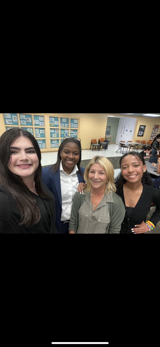 EvergladesLIA's tweet photo. On Tuesday, January 17th our beloved teacher Sra. Tejero officially retired. Thank you for your many years of hard work, dedication, love, encouragement, and passion. We all wish you a very happy retirement ❤️#famiLIA #Stand4more https://t.co/e9D4xGQh5Q