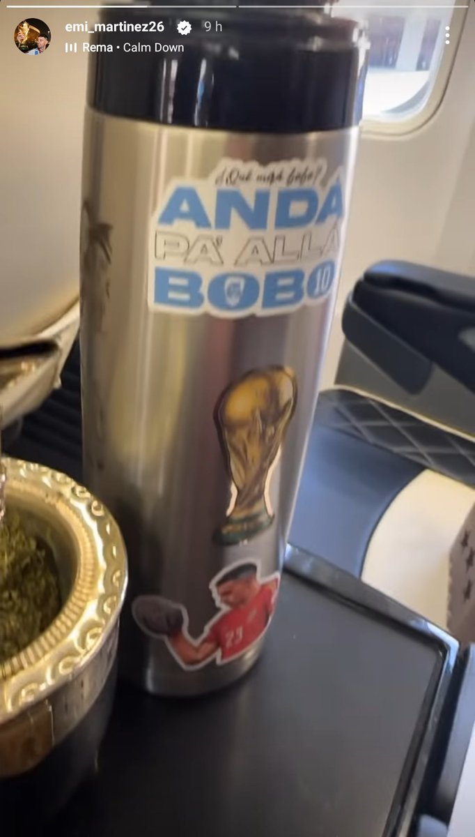 ussedtothis's tweet photo. el dibu viendo sky rojo en el avión con unos mates 🇦🇷🇦🇷🇦🇷🇦🇷🇦🇷🇦🇷🇦🇷🇦🇷 https://t.co/gHBsdh0w5d