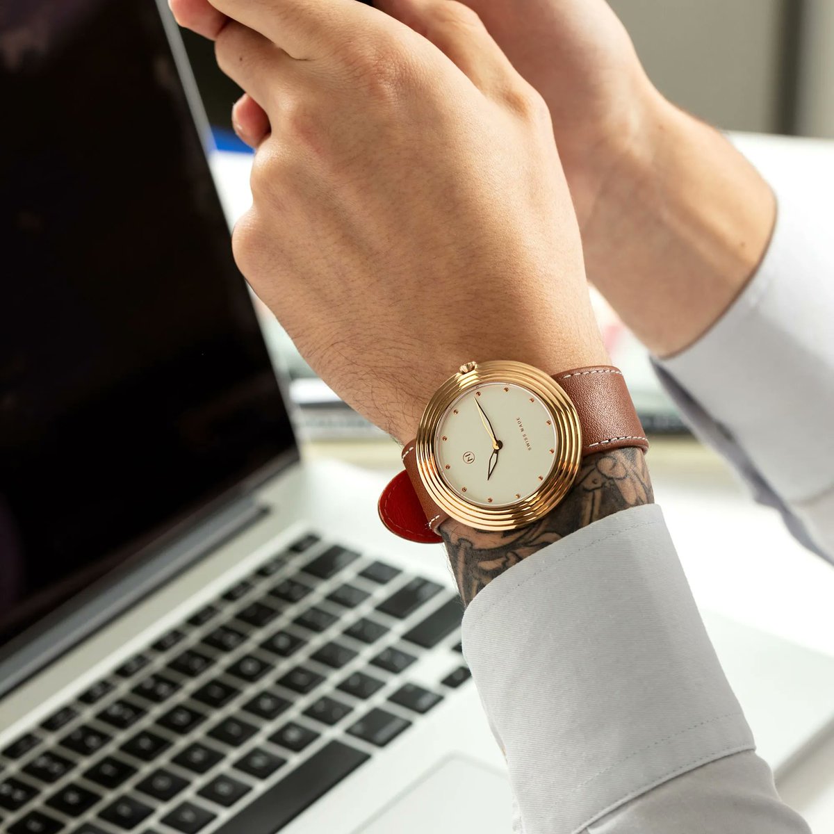 NoveWatch's tweet photo. Every NOVE Streamliner is paired with genuine leather and removed lugs for emphasis on flexibility and comfort. The Swiss-made timepiece finds a balance between comfort and versatility for every lifestyle. #CNY2023

SHOP NOW 👉 https://t.co/XsCv1vrlBR https://t.co/If7aSwbxiE