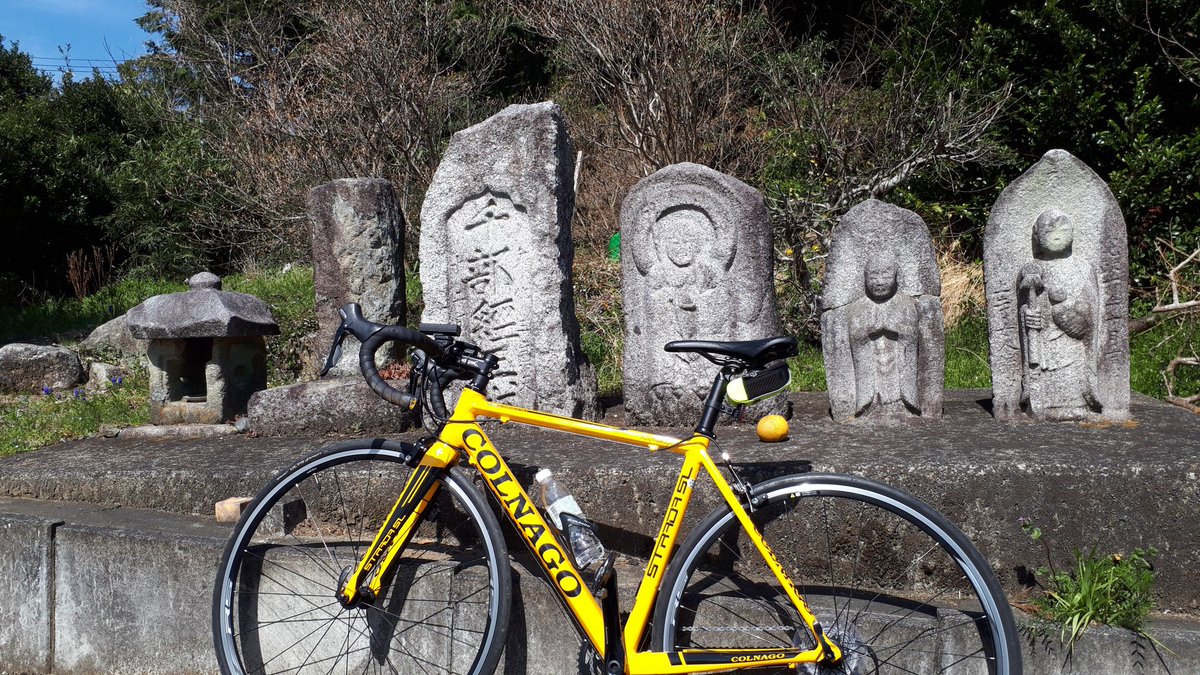 hakukiko1210's tweet photo. #大寒の季節 ならではの #野仏 #COLNAGOタイガー #cycliglife #cyclingIBARAKI https://t.co/mp6k0ItJLK