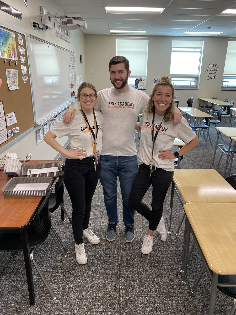 ErieEngineering's tweet image. Erie Academy of Engineering and Aerospace #twinning Love a good team pic! 📸 Happy Friday 🙃@HeidiUhl1  @MrsFoxEHS @ErieHighSchool