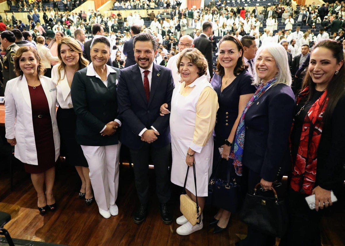 zoerobledo's tweet photo. El @Tu_IMSS está cumpliendo 80 años. Es buen momento para reflexionar: ¿qué hubiera pasado si no se hubiera creado el seguro social? 

Sin IMSS, México sería otro. Un país con menos oportunidades, menos solidaridad y menos conciencia del valor social de la salud y la seguridad. https://t.co/XULooZApiT