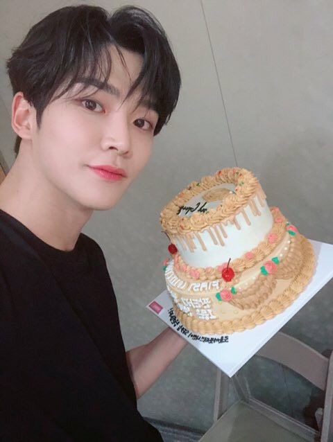 xfantasyrose's tweet photo. happy bday to my one and only baby @jyseonger ♡

nela, you're the sweetest, smartest, and kindest person i've ever met. amore, ilysm 🫶🏻 i'm grateful that you're in my life. please never forget how amazing you are, and that you're capable of achieving everything you want https://t.co/M12cdK0WAk