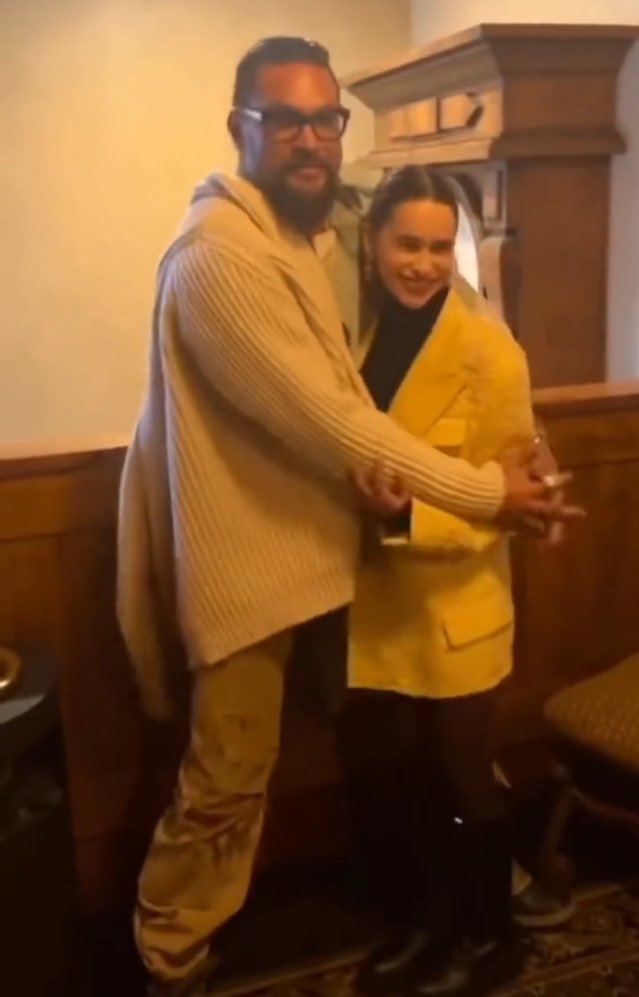 cIarkethings's tweet photo. emilia clarke and jason momoa reunited! 😍 https://t.co/A2c4fTNDNF