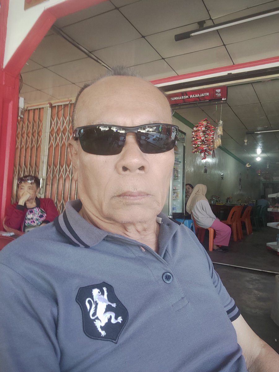 ZJoassa's tweet photo. @zarnaout45 @Nini54119023 Jangan kau salahkan pekerja lokal  baik buruk itu bangsa kita saudara kita BG mana pun harus kita bela kita lindungi.jangan lah menjadi penghianat dan jadi anjing anjing TKA Tiongkok. https://t.co/5aJko3PZbL