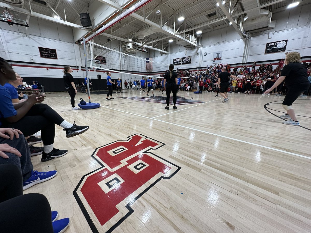 AdamsvilleTech's tweet photo. @BRRSDAdamsville @BRRSDHamilton @BRRSDCrim Staff Volleyball Game!!!!
Thank you PTO! @BRRSDComm 
Go Eagles! 🦅🦅🦅🦅 https://t.co/b5xdTo1BcE