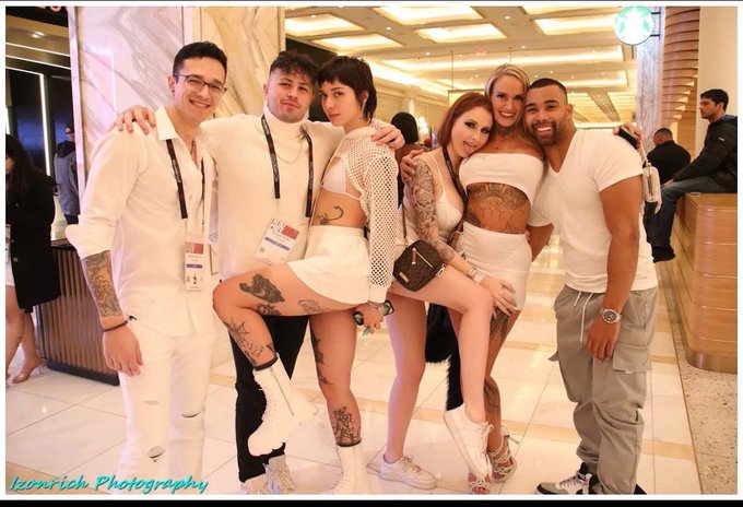 Look at this sexy ass group of people 💕 oof   @FrancoStylesX3  @xNovaxFlamex @thatredheadskye  @lovestephanie22<a class="tags" href="/tag/francostylesx3">@francostylesx3</a><a href="/tag/mvsales"class="tags"><span>#mvsales</span></a><a href="/tag/mvboys"class="tags"><span>#mvboys</span></a>