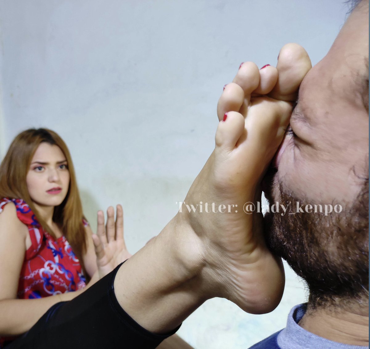 ladykenposhrine's tweet photo. Follow @lady_kenpo #barefeet #footfetishnation 
#facekicks #facekick #footfetishnation #feet #footstomp #footsmother #footfetishcommunity  #foottoface #foot2face #kickfetish #martialartsfeet #martialartsfetish #pés #sexysoles #pieds #soles #solefetish #sexyfeet #solelovers https://t.co/tWLEiWqL6S