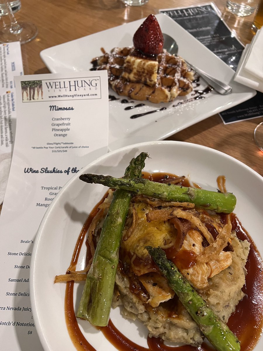 leigh_frazier2's tweet photo. Restaurant week Roanoke!  Best thing ever.  Dinner tonight @ Well Hung!  Live music. Great wine.  Delicious food.  Fantastic service.  We had a great time.  #RoanokeRestaurantWeek https://t.co/eXkF7sPmLn