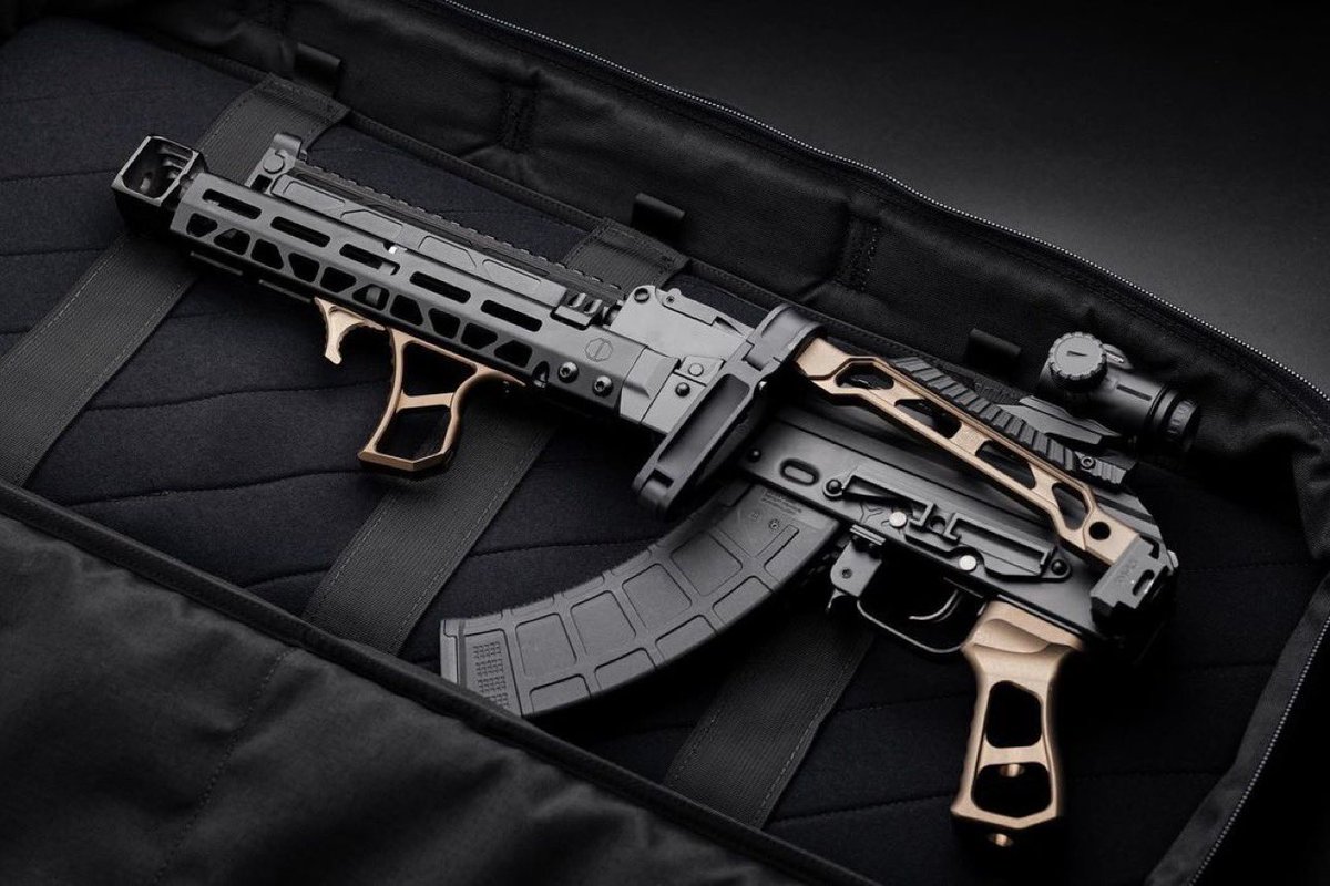 BlackWolfTexas's tweet photo. Check out that handguard 👀
•
•
•
🔥📸 by • @tacticalcamera
•
-
#blackwolftactical #photography #2A #freedom #shooting #tactical #pewpew #usa #america #tacticalcamera #jmaccustoms #primaryarms #lynxdefense #palmettostatearmory #tanodized https://t.co/842bfw0wjS