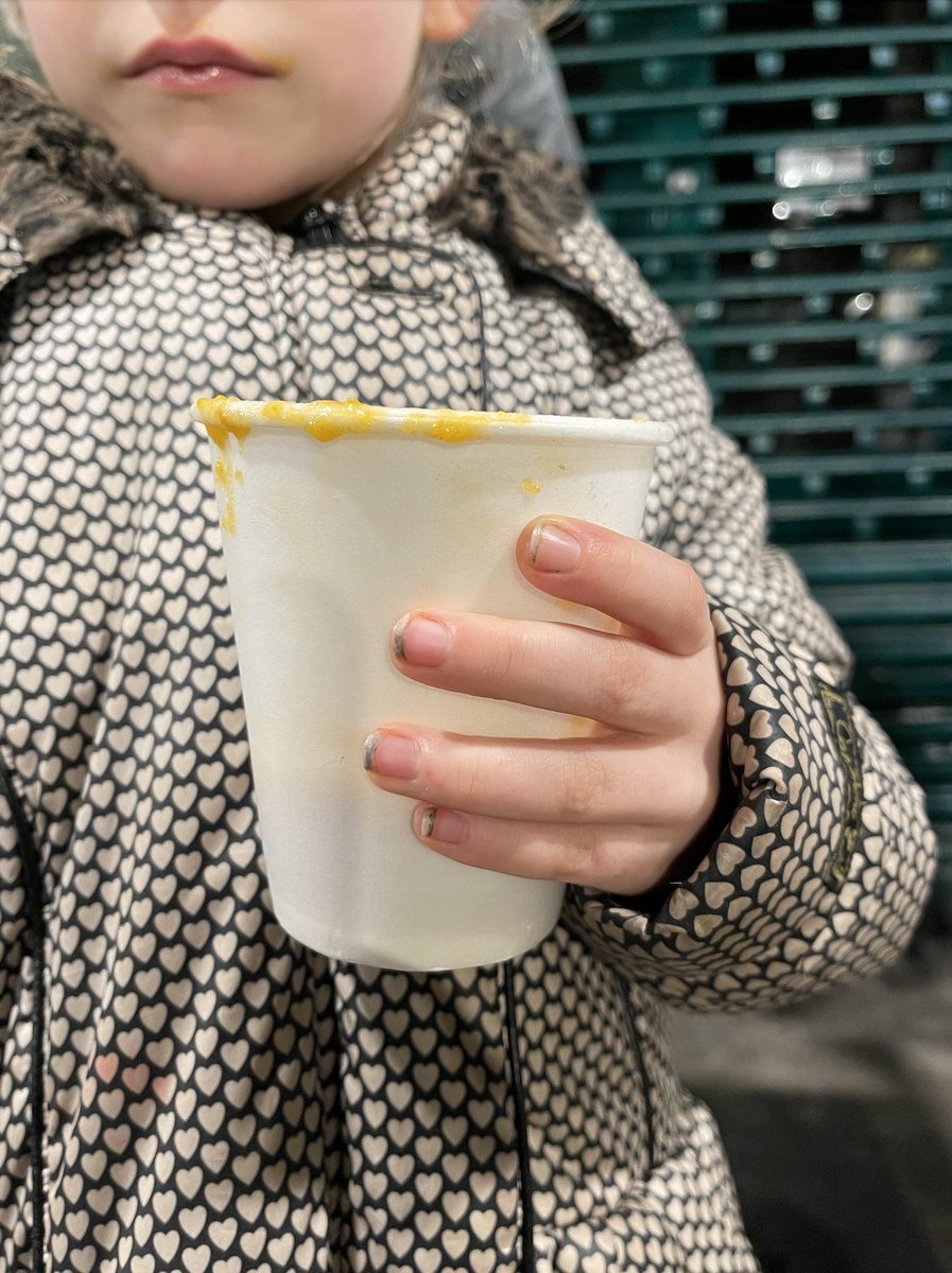 hp_scotland's tweet image. Please retweet, So Sad 😞 Tonight’s soup kitchen Glasgow, over 10 children queued for hot food, 
@scotgov @GlasgowCC @NicolaSturgeon @AllanCasey89 @LeaderGCC
this service needs to be brought inside a warm building please help us. Find one suitable (permission provided for photos)