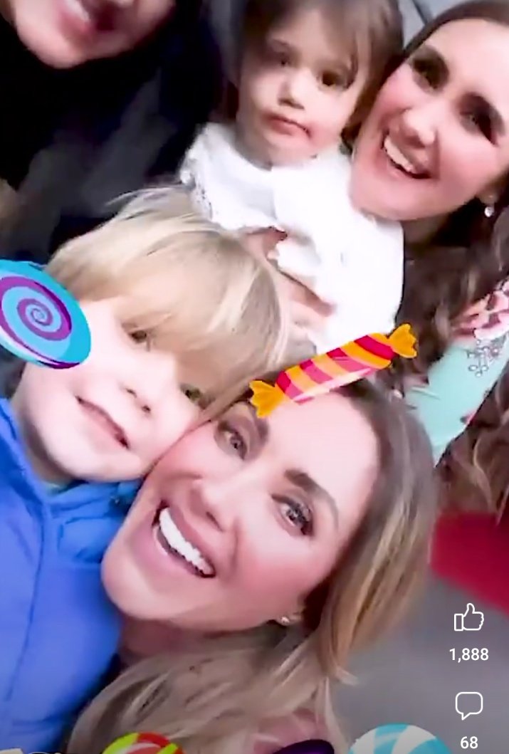 brigriezmannBoz's tweet photo. María Paula en la fiesta de Manu
@DulceMaria @Anahi
#RBBS ♥️🫠 https://t.co/j5DqeK68Pw