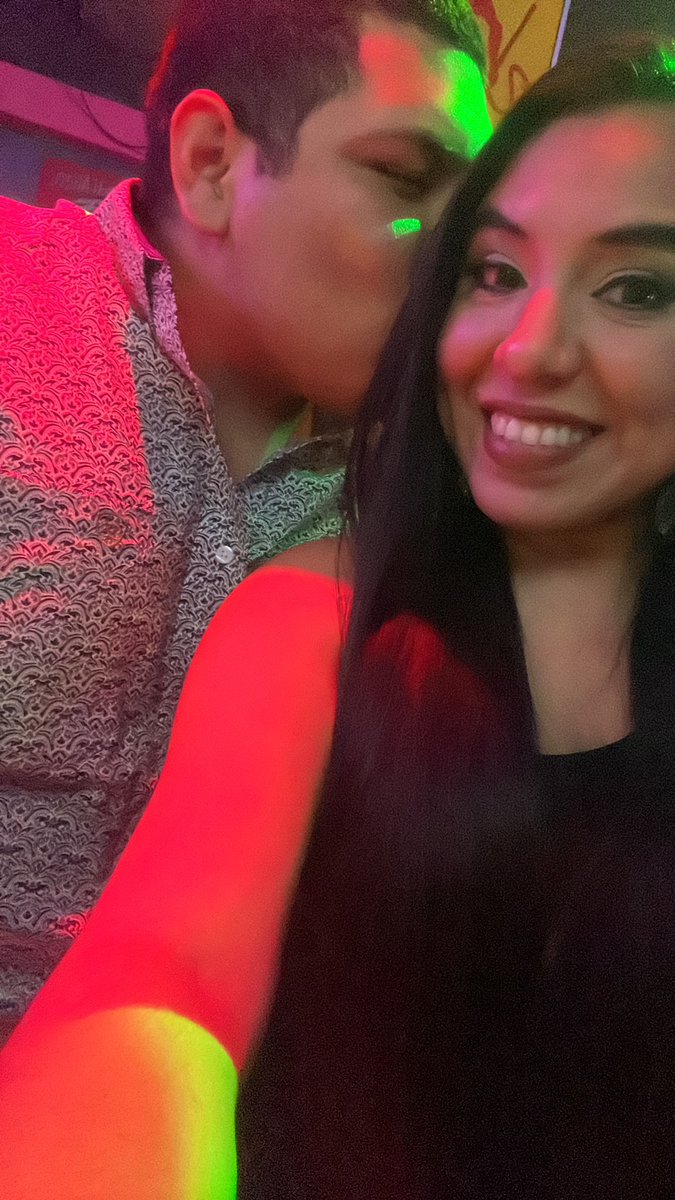 3rdelias1's tweet photo. A night out with mi vida #marriedlife https://t.co/F466BqjWnC