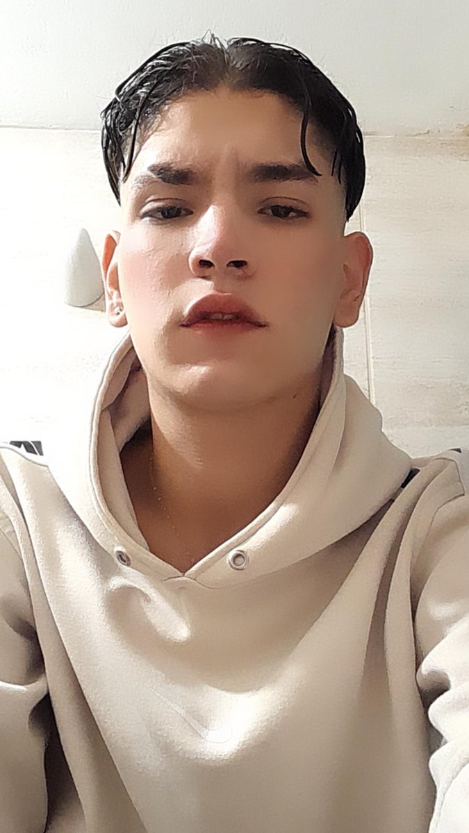 kinchia24's tweet photo. Besitos en esas colas...😏🤩🍑🍆 https://t.co/OgigX05yBX