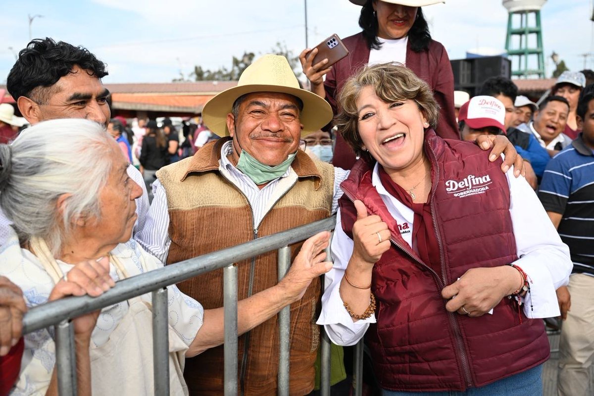 lacalledelasoci's tweet photo. La maestra @delfinagomeza precandidata única de @EdoMex__Morena a la gubernatura del Estado de México, afirmó ante militantes y simpatizantes que los corruptos no les verán ni el polvo si van en unión por el cambio https://t.co/uuXOu8VY6v